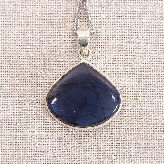 Pendentif Labradorite bleue serti – Argent 925